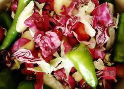 Pickled peppers and kimchi.I can’t finish the extra vegetables to make kimchi.Practice illustration 2