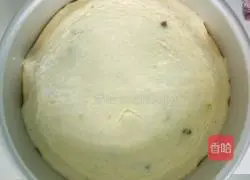 Illustration of making steamed red date yogurt cake 6