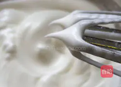 Illustration of how to make chiffon cake rolls 6