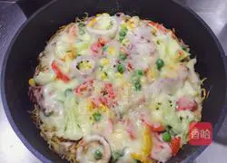 Illustration of how to make instant noodles pizza 10