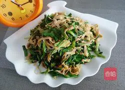 Illustration of how to make stir-fried shredded pork with chives and tofu skin 6