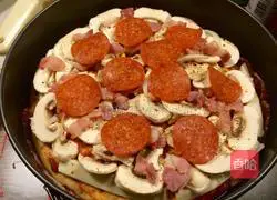 Illustration of how to make bacon pizza 13