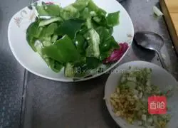 Illustration of how to make diced chicken in sauce 4