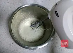 Illustration of how to make cream cake roll 4