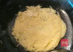  Illustration of how to make fried potato shredded pancakes 4