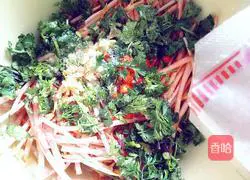 Illustration of how to make cold folded ear root 11