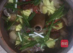 Illustration of authentic Yunnan Jianshui steam pot chicken recipe 7