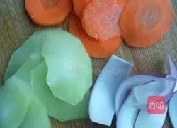 Illustration of how to make shrimp toast pizza 3