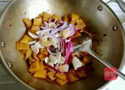 Illustration of how to make spicy griddle potato slices 13