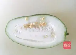 Illustration of how to pour juice into winter melon balls 2