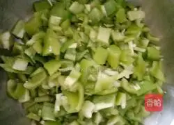 Illustration of how to make braised noodles with diced pepper and pork 4