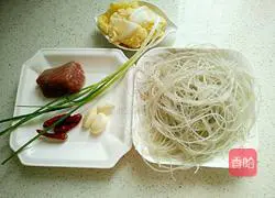 Illustration of how to make stir-fried shredded pork with kimchi and sweet potato starch 1 