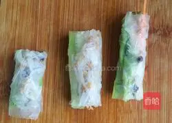 Illustration of how to make vegetable spring rolls 11