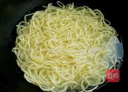 Illustration of how to make braised noodles with hot pepper 9