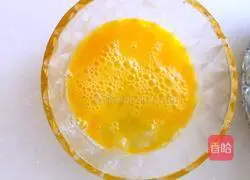 Illustration of how to make mushroom and bacon egg pancakes 3