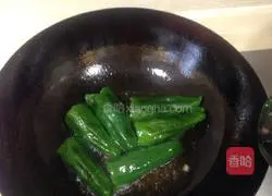 Illustration of how to make green peppers stuffed with lean meat 5