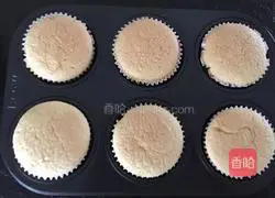 Illustration of how to make clear water cupcakes 11
