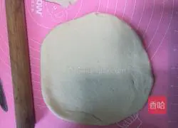 Illustration of how to make beef sausage and potato pizza 3