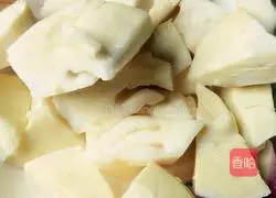 Illustration of braised spring bamboo shoots in oil 2