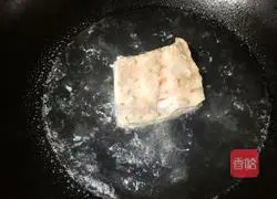 Illustration of how to make pork with pickled vegetables 3