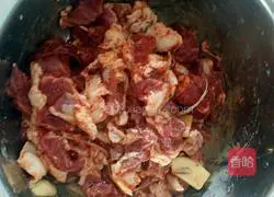 Illustration of how to make delicious large mutton skewers 5