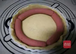 Illustration of how to make ham ring sausage pizza 10