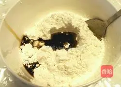 Illustration of how to make original pearl milk tea 3