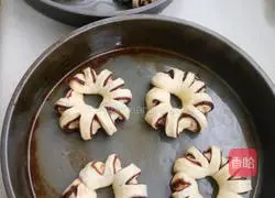 Illustration of how to make bean paste bagels 11