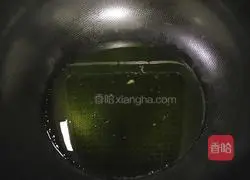 Illustration of how to make fried shredded beef with celery 5