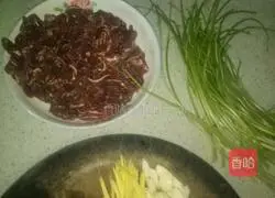 Illustration of how to make stir-fried beef with coriander 1