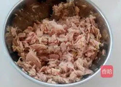 Illustration of how to make tuna sushi 4