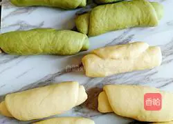 Illustration of how to make matcha plaid toast 7