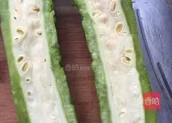 Illustration of how to make scrambled eggs with wolfberry and bitter melon 2