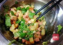 Illustration of how to make toasted ham love cake 3