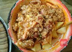 Illustration of how to make steamed pork with sweet potato flour 6