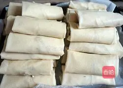 Illustration of how to make three fresh spring rolls 9