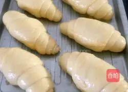 Illustration of how to make butter rolls 15