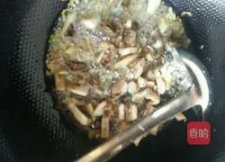 Illustration of how to make air-dried mutton noodles 6