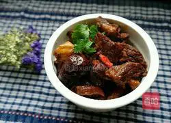 Illustration of home-style braised beef 13