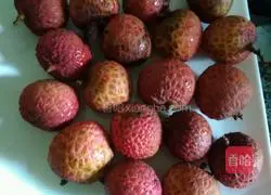 Illustration of homemade wine-braised chicken with lychees, carrots 2