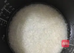 Illustration of how to make Spanish baked rice 1