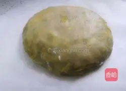 Illustration of how to make matcha mango layer cake 10