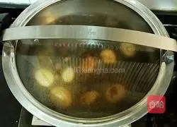 Illustration of how to make whole chicken braised pork rice 8