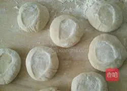 Illustration of how to make fried leek and tofu buns 9