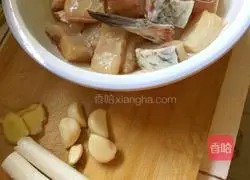 Illustration of Braised Herring Segments 2