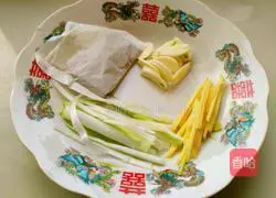 Illustration of home-style braised pomfret 2