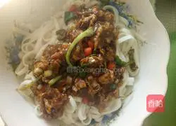 Illustration of how to make braised noodles with peppers and eggs 6