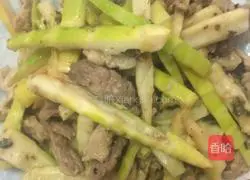 Illustration of how to make stir-fried spring bamboo shoots with meat and pickles 6