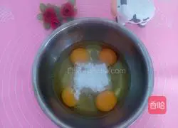 brittle Illustration of how to make small crust cakes 2