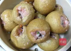 Illustration of braised gluten in braised oil 9